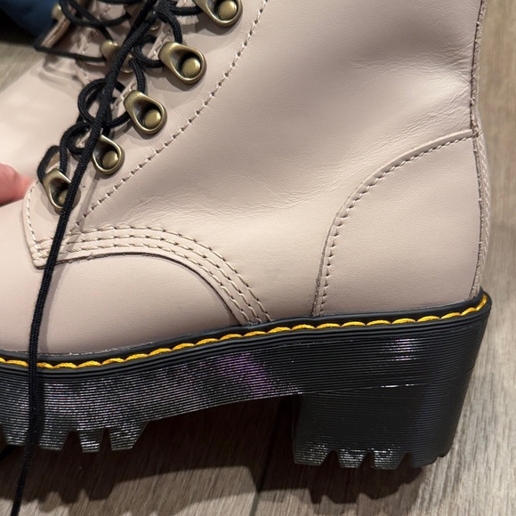 Dr. Martens Leona Boot Taupe / Beige Leather Women’s 7 – Lug Sole - Picture 8 of 8